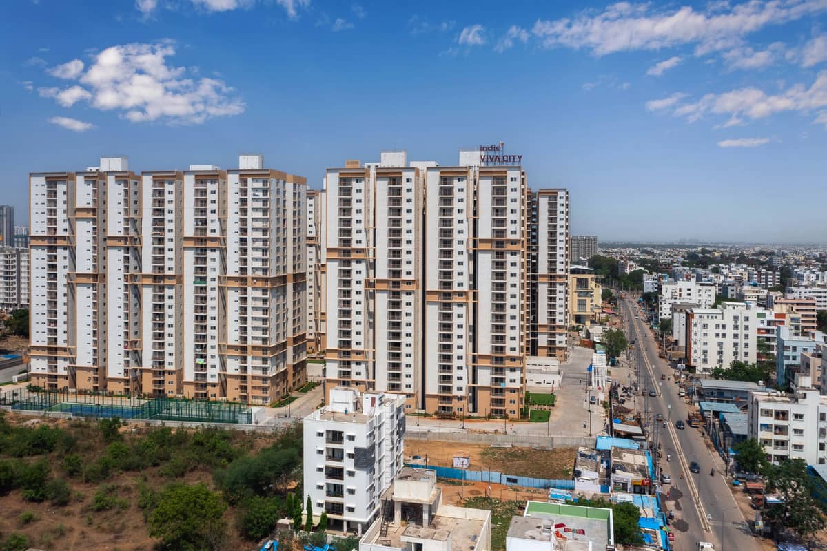 Indis Viva City: Towers seen from the main road
