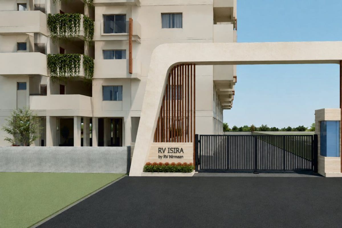 RV Isira: Entrance gate